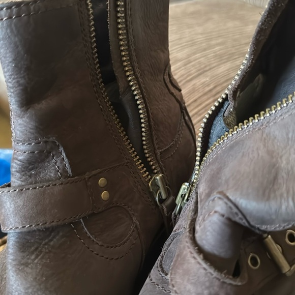 Ugg Australia Alston Zipper Buckle Suede Boots - Picture 12 of 12